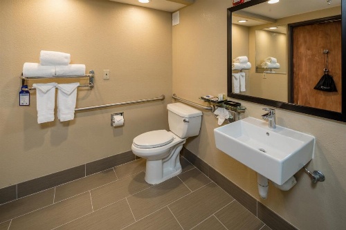 Best Western Plus Airport Inn And Suites image 12