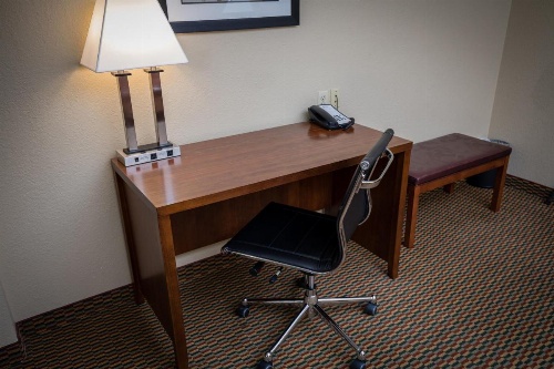 Best Western Plus Airport Inn And Suites image 7